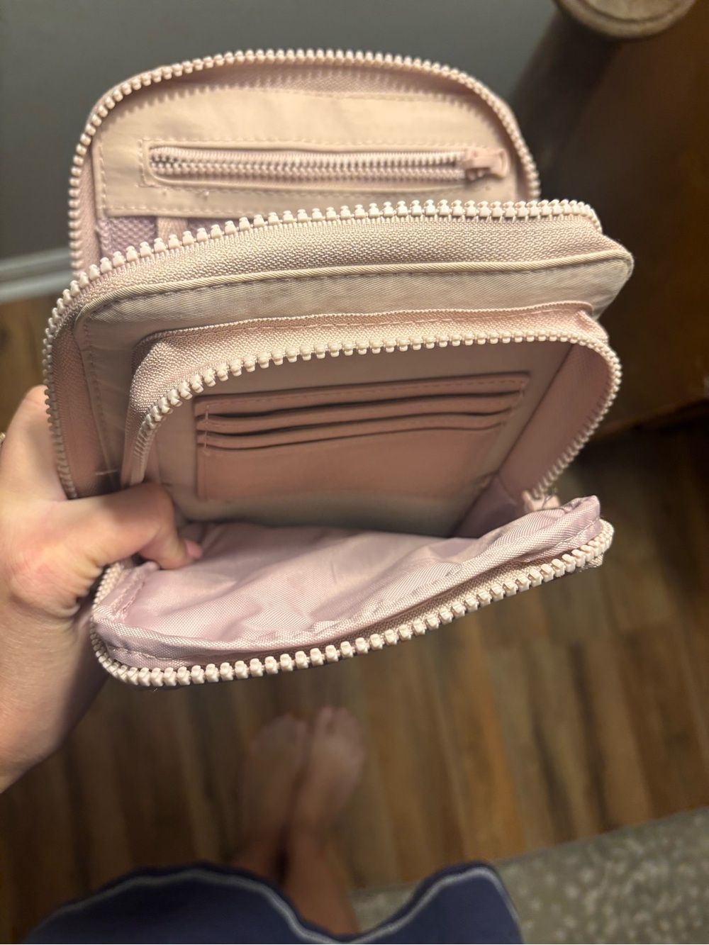 Beis Crossbody - Picture 2 of 4